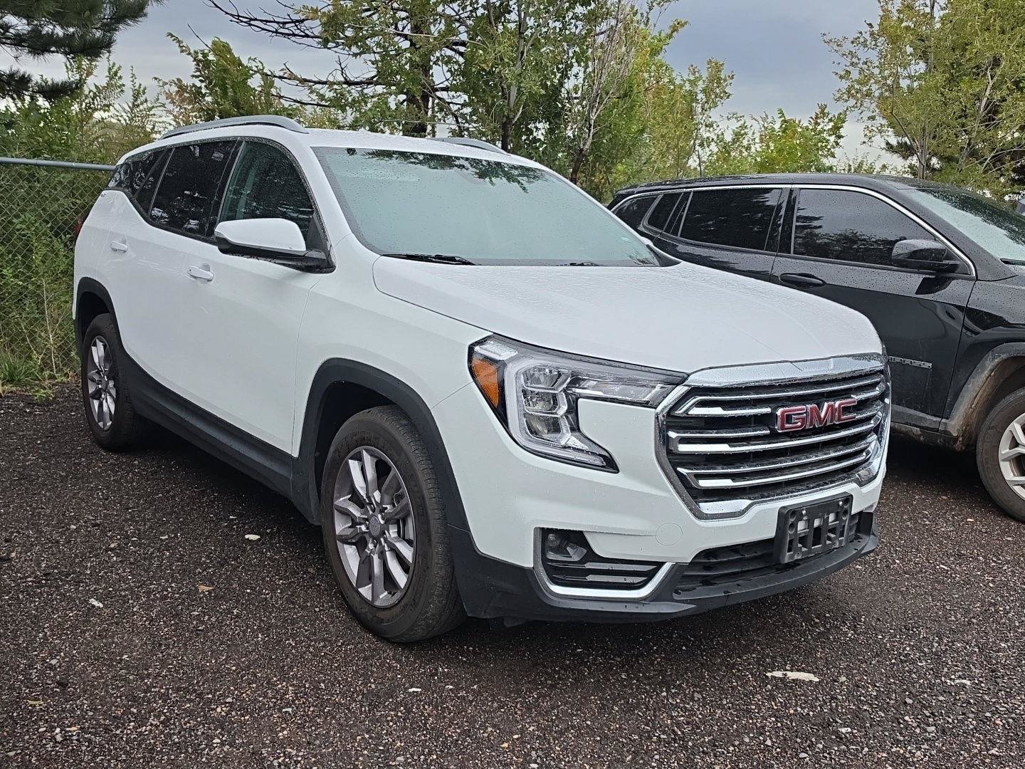 Used 2024 GMC Terrain SLT AWD/4WD image 2
