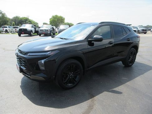 Certified 2025 Chevrolet Trax ACTIV w/ Driver Confidence Package FWD image 12