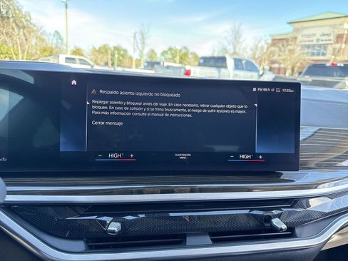 Used 2023 BMW X7 xDrive40i image 21