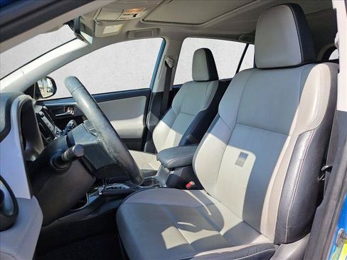 Used 2018 Toyota RAV4 Limited FWD image 15