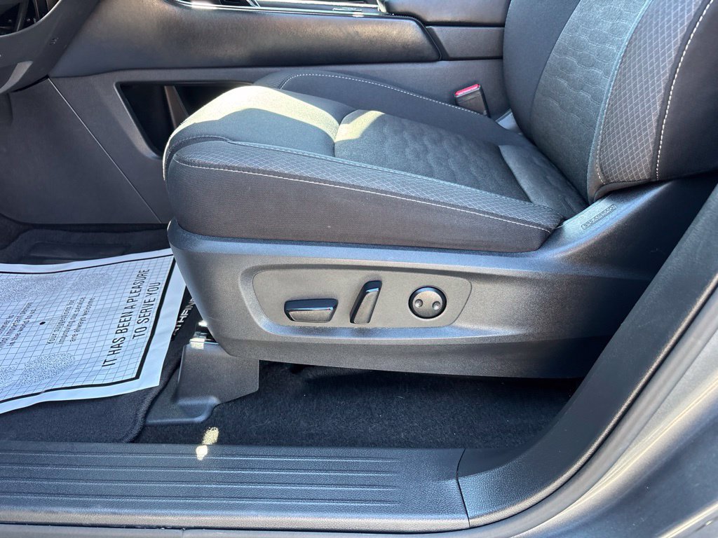 Used 2025 Nissan Pathfinder SV AWD/4WD image 21