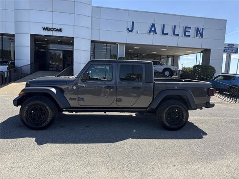 Used 2020 Jeep Gladiator Sport w/ Quick Order Package 24S image 2