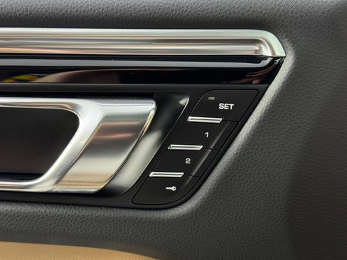 Used 2024 Porsche Macan w/ Premium Plus Packages image 17