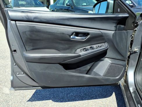 Used 2024 Nissan Sentra SV FWD image 4