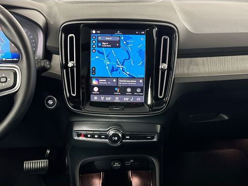 Used 2023 Volvo XC40 B5 Ultimate AWD/4WD image 27