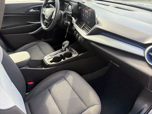 Used 2025 Chevrolet Trax LS FWD image 16