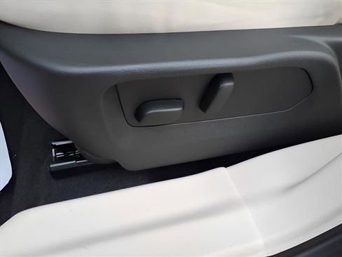 Used 2023 Buick Envision Preferred image 24