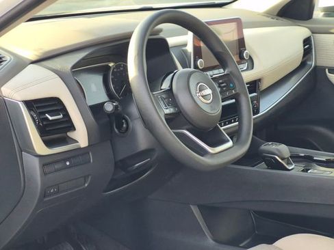 Used 2023 Nissan Rogue SV FWD image 10