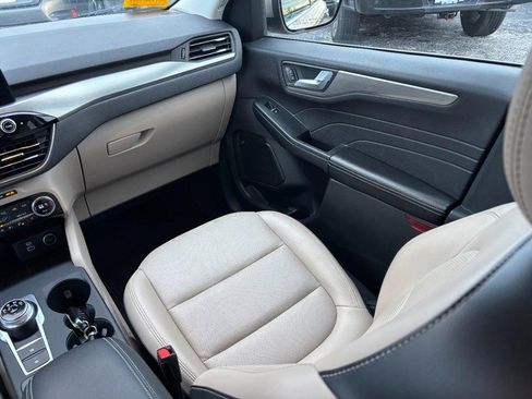Used 2021 Ford Escape Titanium image 15