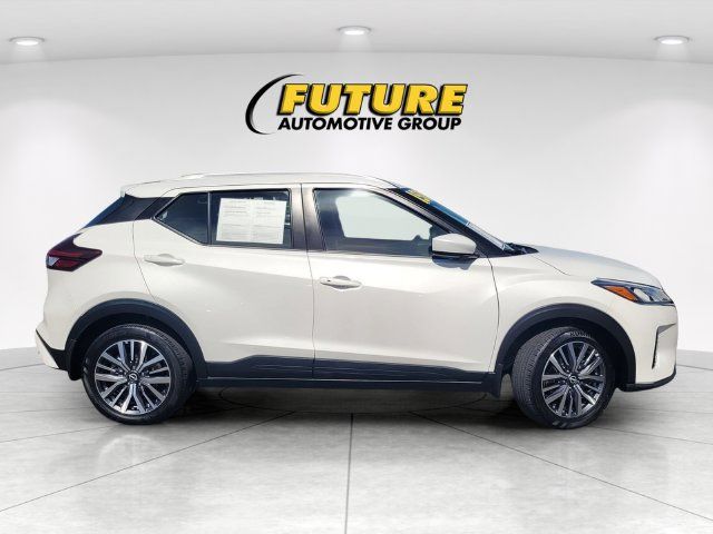 Certified 2023 Nissan Kicks SV FWD image 3