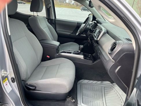 Used 2016 Toyota Tacoma SR5 w/ SR5 Appearance Package (SN) image 24