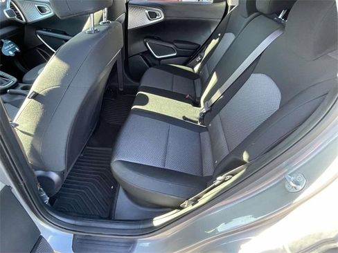 Used 2023 Kia Soul LX w/ LX Technology Package image 11