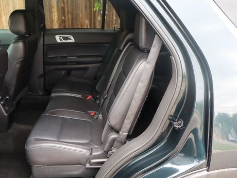 Used 2014 Ford Explorer XLT w/ Equipment Group 202A AWD/4WD image 19