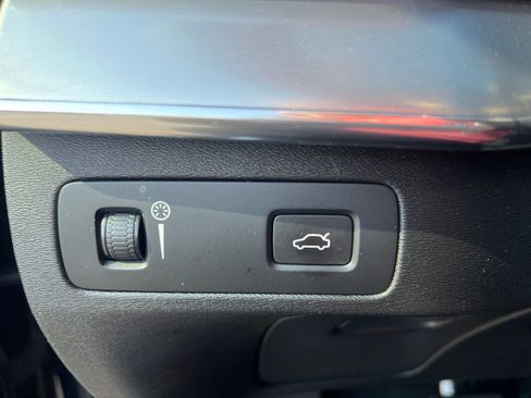 Used 2018 Volvo XC90 T5 Momentum w/ Convenience Package AWD/4WD image 16
