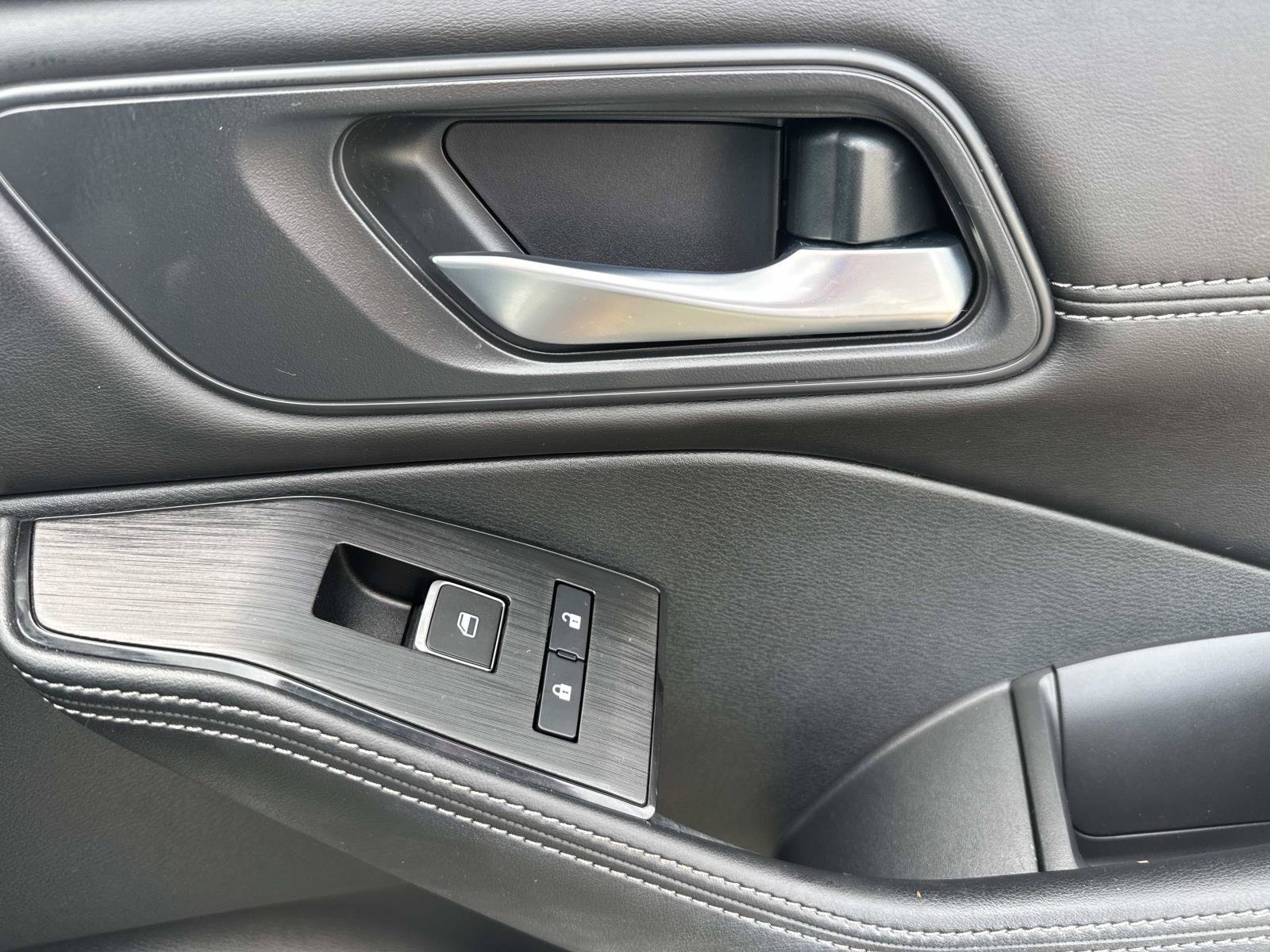 Used 2023 Nissan Rogue SL w/ SL Premium Package FWD image 17