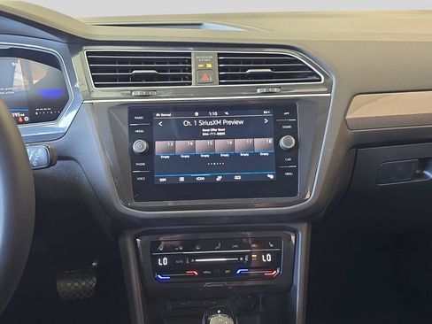 Used 2024 Volkswagen Tiguan SE AWD/4WD image 21
