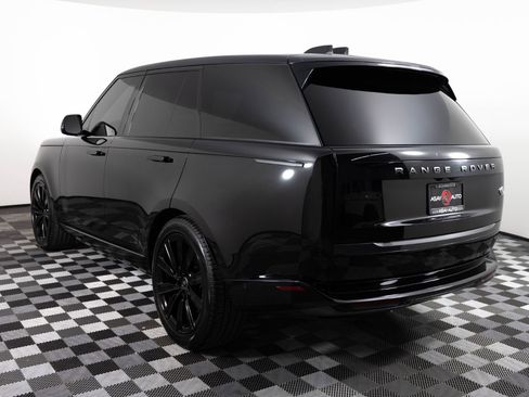 Used 2023 Land Rover Range Rover SE image 4