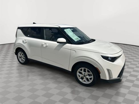Used 2025 Kia Soul LX w/ LX Technology Package FWD image 3