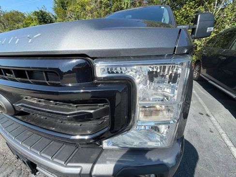 Used 2022 Ford F250 XLT w/ Black Appearance Package AWD/4WD image 11