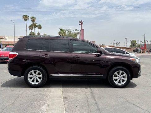 Used 2013 Toyota Highlander SE AWD/4WD image 2