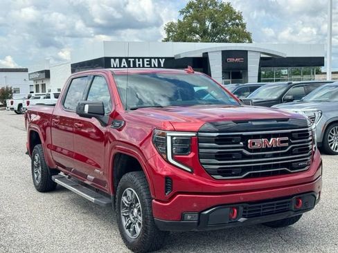 Used 2025 GMC Sierra 1500 AT4 w/ Technology Package AWD/4WD image 8