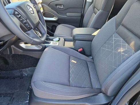 New 2026 Nissan Frontier SV image 6