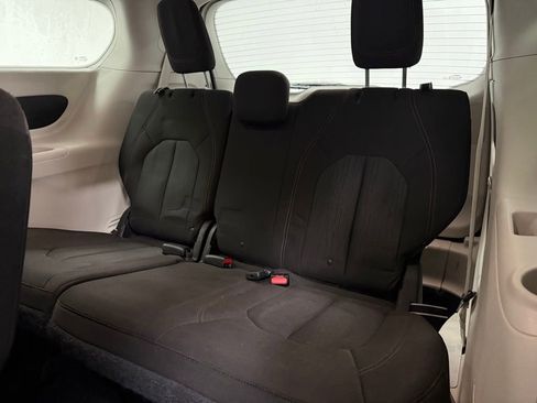 Used 2017 Chrysler Pacifica Touring image 23