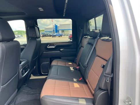 Used 2024 Chevrolet Silverado 2500 High Country w/ High Country Premium Package AWD/4WD image 5