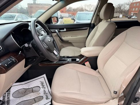 Used 2015 Kia Sorento LX image 14