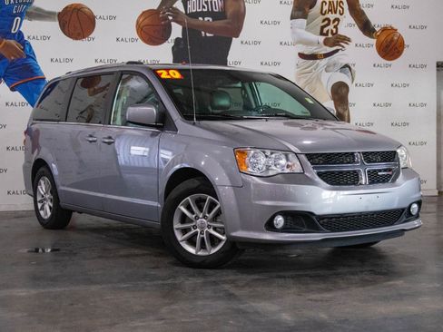 Used 2020 Dodge Grand Caravan SXT image 2