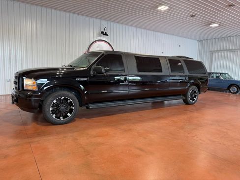 Used 2005 Ford Excursion XLS RWD image 4