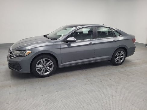 Used 2024 Volkswagen Jetta SE w/ Panoramic Sunroof Package image 2