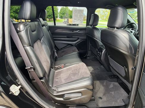 Used 2024 Jeep Grand Cherokee L Laredo image 20