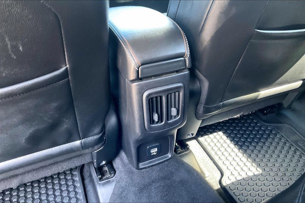 Used 2018 Jeep Compass Latitude w/ Cold Weather Group AWD/4WD image 30
