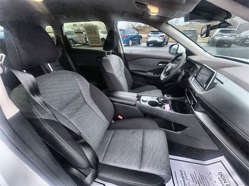 Used 2023 Nissan Rogue SV image 14