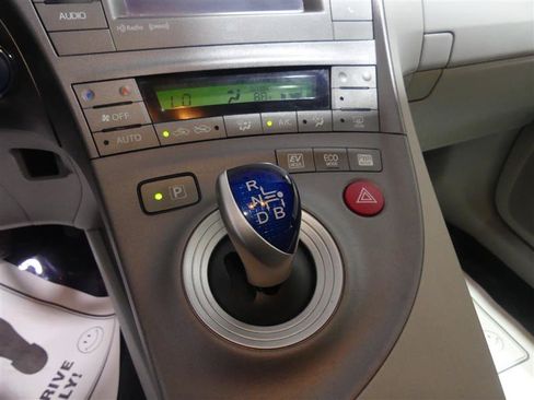 Used 2015 Toyota Prius Four FWD image 38