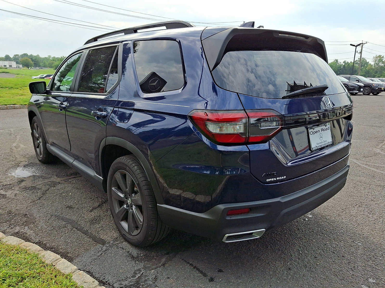 Used 2025 Honda Pilot Sport image 4