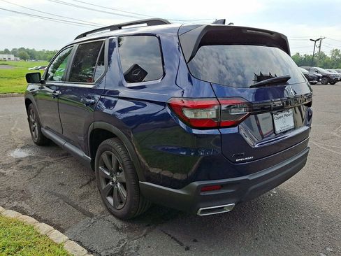 Used 2025 Honda Pilot Sport image 4