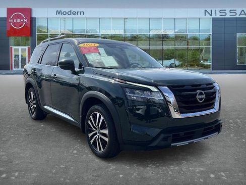 Certified 2024 Nissan Pathfinder Platinum w/ Cargo Package image 3