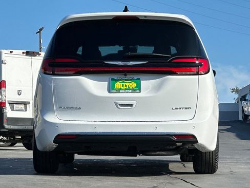 New 2026 Chrysler Pacifica Limited image 6