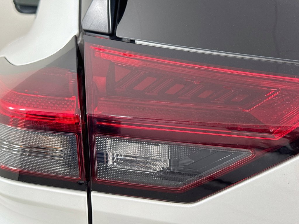 Used 2025 Nissan Rogue SV FWD image 30