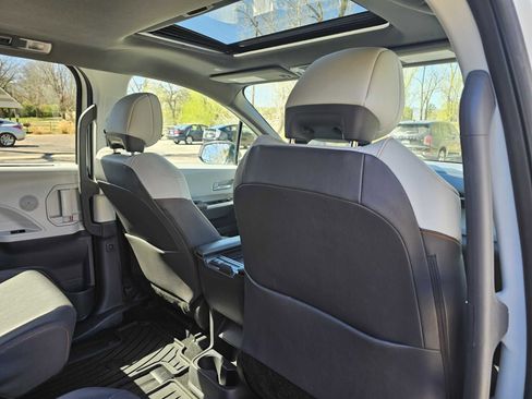 Used 2023 Toyota Sienna XSE w/ XSE Plus Package image 40