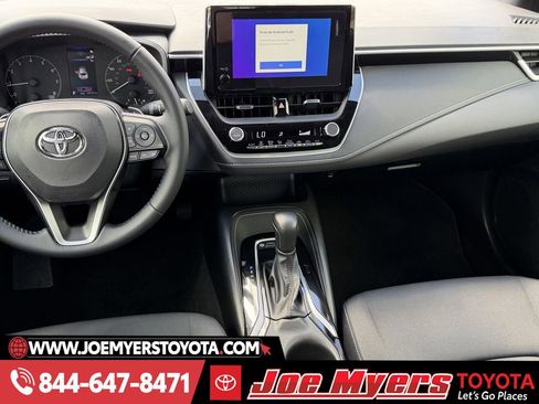 Used 2025 Toyota Corolla SE image 17