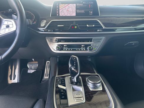 Used 2022 BMW 740i w/ M Sport Package RWD image 12