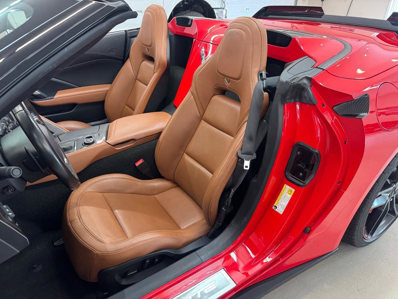 Used 2019 Chevrolet Corvette Convertible w/ 2LT w/ 2LT Preferred Equipment Group RWD image 11