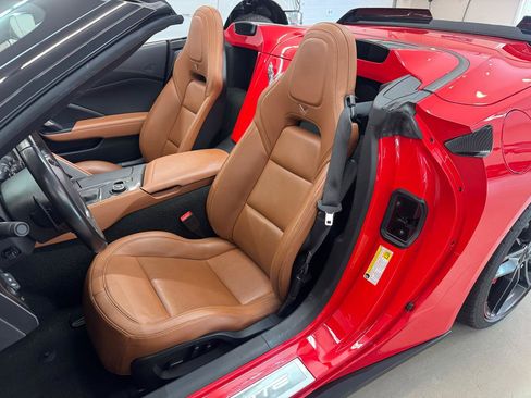 Used 2019 Chevrolet Corvette Stingray Convertible w/ 2LT Preferred Equipment Group RWD image 11