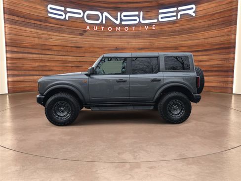 New 2025 Ford Bronco Badlands w/ Sasquatch Package AWD/4WD image 2