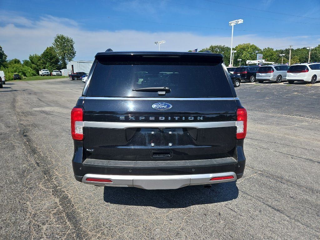 Used 2024 Ford Expedition XLT AWD/4WD image 4