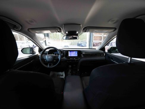 Used 2025 Toyota Camry LE image 19