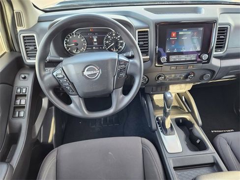 Used 2024 Nissan Frontier SV image 14